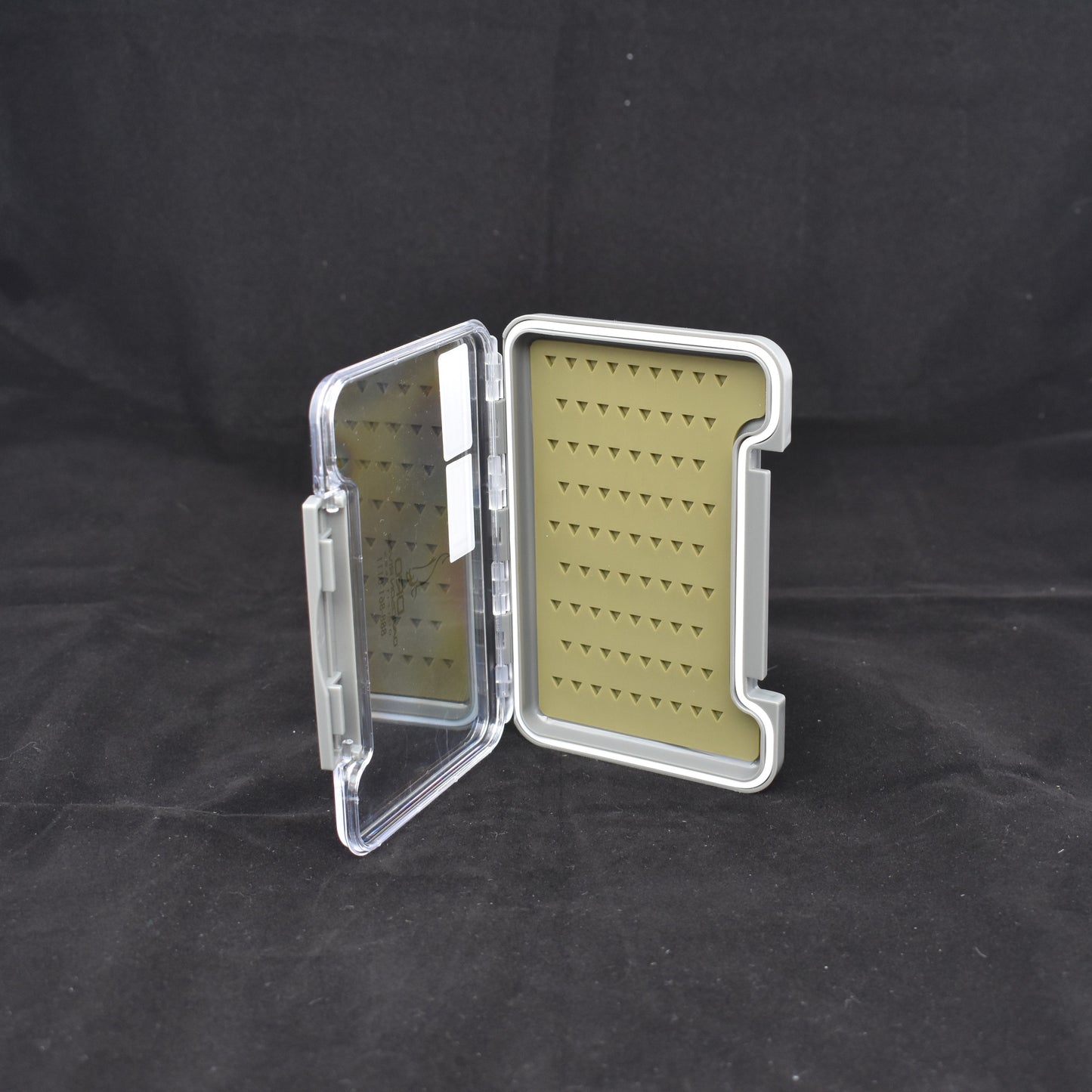 Thin clear fly box with silicone liner 5.35x3.75x.6